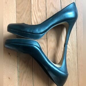 VINCE CAMUTO Black Leather Platform Pumps Round Toe Heels Shoe Sz 7.5 M